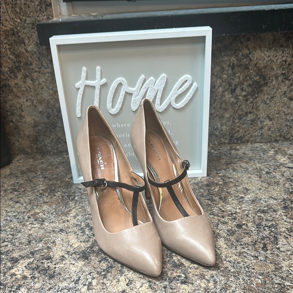 COACH PUMPS